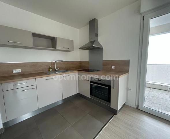 SAINT-LOUIS, à 2pas de toutes les commodités, résidence de 2019, magnifique appartement 3pièces, 58.5m², 2chambres, terrasse, cellier, parking en sous sol. Top emplacement!