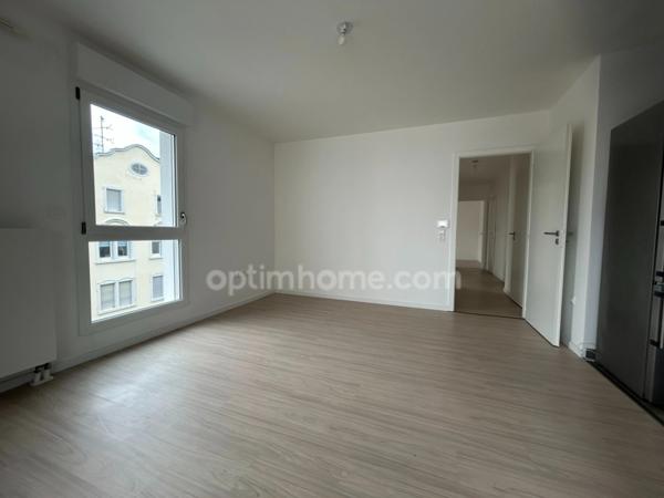SAINT-LOUIS, à 2pas de toutes les commodités, résidence de 2019, magnifique appartement 3pièces, 58.5m², 2chambres, terrasse, cellier, parking en sous sol. Top emplacement!