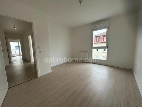 SAINT-LOUIS, à 2pas de toutes les commodités, résidence de 2019, magnifique appartement 3pièces, 58.5m², 2chambres, terrasse, cellier, parking en sous sol. Top emplacement!