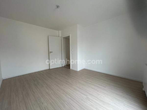 SAINT-LOUIS, à 2pas de toutes les commodités, résidence de 2019, magnifique appartement 3pièces, 58.5m², 2chambres, terrasse, cellier, parking en sous sol. Top emplacement!