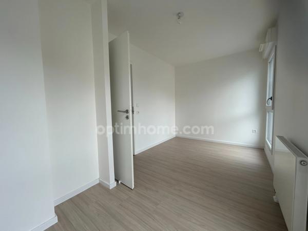 SAINT-LOUIS, à 2pas de toutes les commodités, résidence de 2019, magnifique appartement 3pièces, 58.5m², 2chambres, terrasse, cellier, parking en sous sol. Top emplacement!