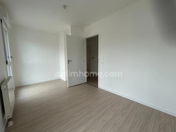 SAINT-LOUIS, à 2pas de toutes les commodités, résidence de 2019, magnifique appartement 3pièces, 58.5m², 2chambres, terrasse, cellier, parking en sous sol. Top emplacement!