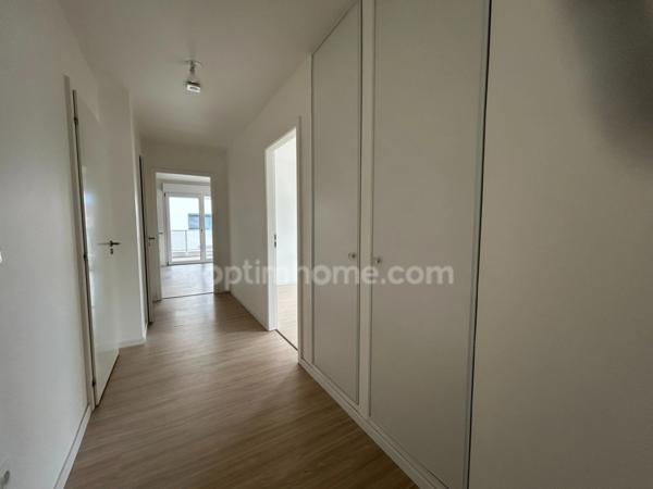 SAINT-LOUIS, à 2pas de toutes les commodités, résidence de 2019, magnifique appartement 3pièces, 58.5m², 2chambres, terrasse, cellier, parking en sous sol. Top emplacement!