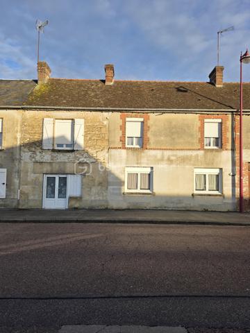 EN EXCLUSIVITÉ CHEZ BSK IMMOBILIER !
À seulement 25 minutes de L'Aigle et d'Argentan, 15 minutes de Sées et de Gacé, découvrez cette maison de bourg mitoyenne à rafraîchir, située dans une commune dynamique offrant de nombreuses commodités : école, commerces, pôle santé…
Au rez-de-chaussée, vous trouverez :
Un salon chaleureux avec cheminée, Une pièce de vie lumineuse avec espace cuisine, Une buanderie avec point d'eau.
À l'étage, un palier dessert :
Trois chambres spacieuses, Une salle de bains avec WC, Un grenier offrant un espace de stockage supplémentaire.
À l'extérieur, profitez d'une cour, d'un terrain clos d'environ 300 m² avec portail, ainsi que d'un atelier, idéal pour le bricolage ou le rangement.
Les atouts :
Pompe à chaleur récente,
Assainissement collectif,
Beau potentiel après quelques travaux de rafraîchissement.
Une opportunité idéale pour un premier achat ou un investissement locatif !
A VISITER SANS TARDER!