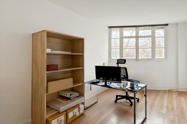 Bureau 4 pièces - 61 m²