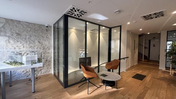 Bureaux Commerciaux rénovés au Coeur d'Orléans 278 m2 - Rue Jeanne d'Arc