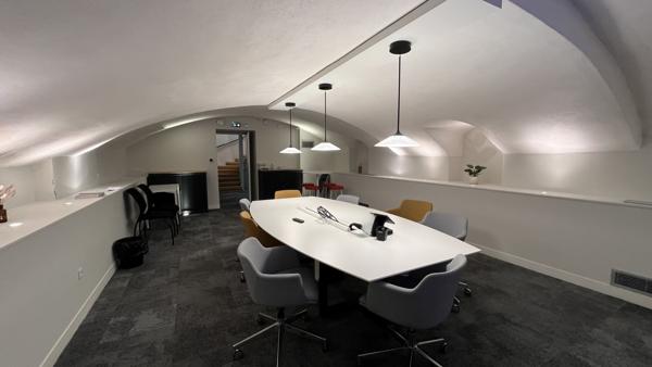 Bureaux Commerciaux rénovés au Coeur d'Orléans 278 m2 - Rue Jeanne d'Arc