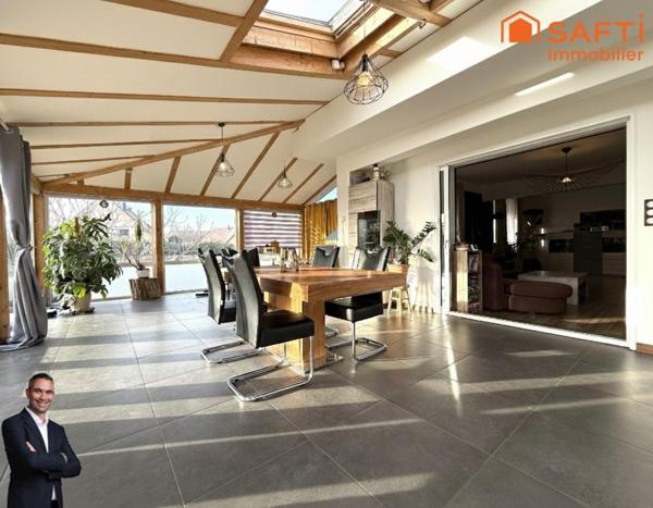 Superbe maison de 7 pièces sur 16.11 ares de terrain, quartier calme et résidentiel.