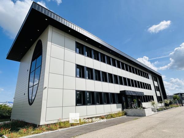Bureaux à louer à Saint-Priest visibilité depuis la rocade et espaces modulables