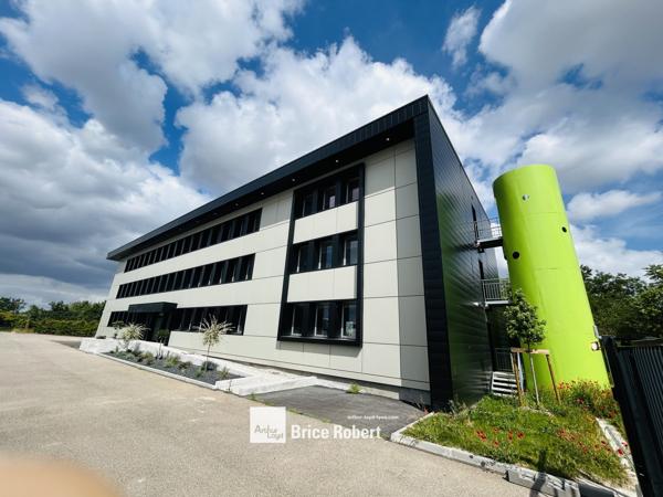Bureaux à louer à Saint-Priest visibilité depuis la rocade et espaces modulables