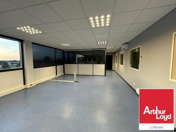 BUREAUX à LOUER de 216 m²