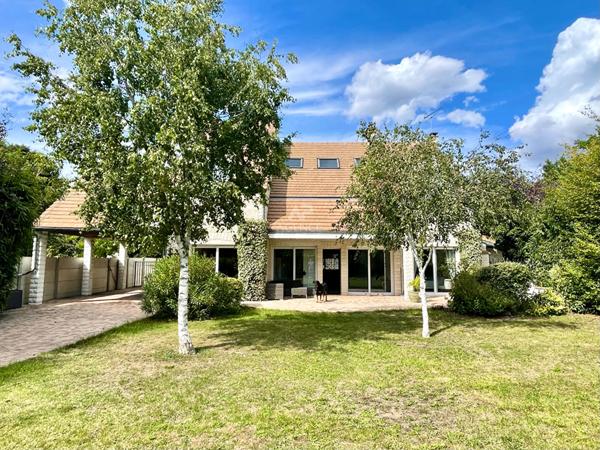 Maison Eragny 7 pièce(s) 195 m2 €749 900 ** - Référence 7204