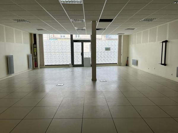 OPPORTUNITE LOCAL D'ENVIRON 234m2 SECTEUR RUE DE LA GARE DE NIORT AVEC VISIBILITE PROCHE A PIEDS PLACE DE LA BRECHE