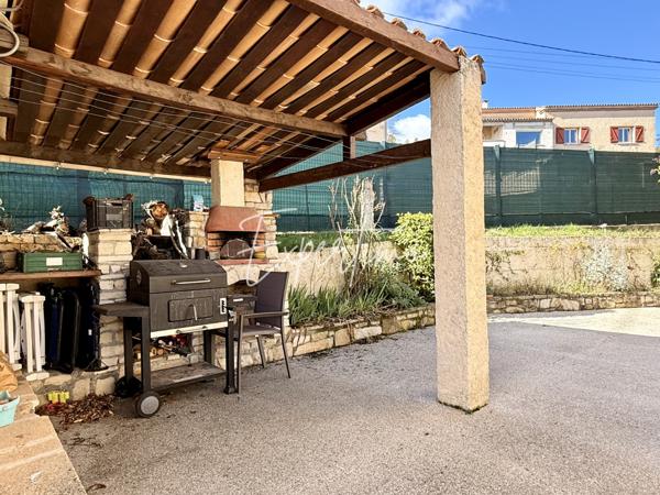 Villeneuve (04180) Maison de plain-pied avec piscine à Villeneuve