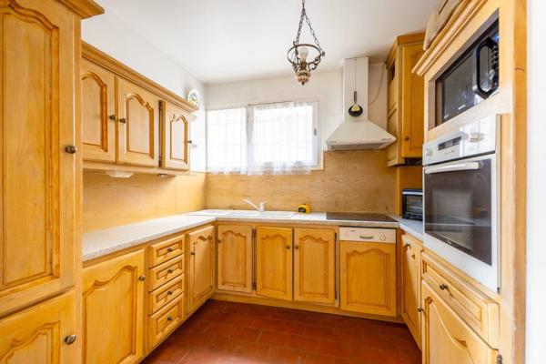 ***VISITE VIRTUELLE DISPONIBLE SUR DEMANDE...APPARTEMENT VILLA AVEC JARDIN...LE COLLET DES COMTES...MARSEILLE 11ᵉ / 12ᵉ...DOUBLE BOX...NOUVEAU PRIX***