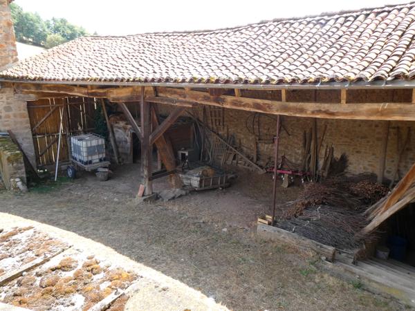 Très belle ferme de caractère indépendante avec grandes dépendances et 5 000 m² de terrain