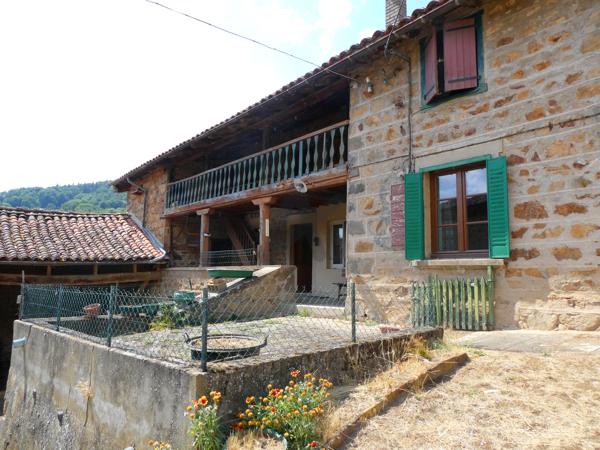 Très belle ferme de caractère indépendante avec grandes dépendances et 5 000 m² de terrain