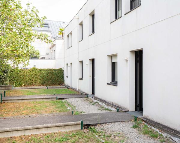 A VENDRE NANTES SAINT-CLEMENT STUDIO EN PARFAIT ETAT DANS RESIDENCE DE STANDING