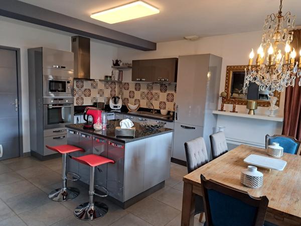 MAXIMIN LA STE BAUME (83) Magnifique villa contemporaine de 5 pièces , terrasses , jardin avec piscine