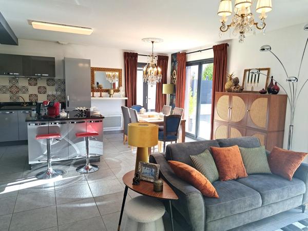 MAXIMIN LA STE BAUME (83) Magnifique villa contemporaine de 5 pièces , terrasses , jardin avec piscine