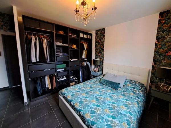 MAXIMIN LA STE BAUME (83) Magnifique villa contemporaine de 5 pièces , terrasses , jardin avec piscine