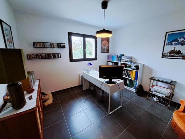 MAXIMIN LA STE BAUME (83) Magnifique villa contemporaine de 5 pièces , terrasses , jardin avec piscine