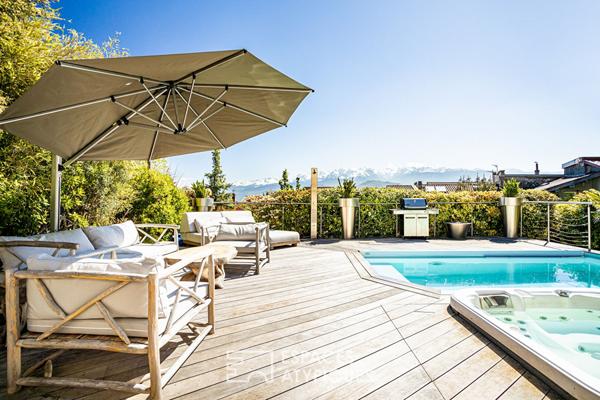 Villa contemporaine à la vue imprenable