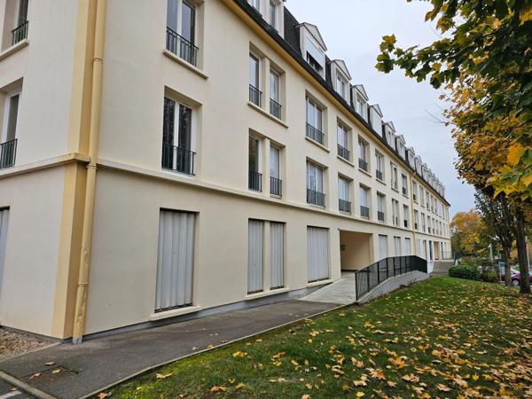COMPIÈGNE – Studio meublé et loué | Investissement locatif clé en main