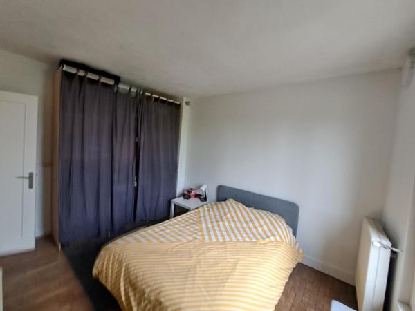 Appartement ancien 65.23 m² dans petite copropriété avec petit terrain commun.