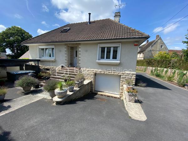 Franck GROSJACQUES - BSK Immobilier vous propose cette maison indépendante de 145 m² environ sur sous-sol total idéalement située à proximité du centre-ville de Clermont.

Au rez-de-chaussée vivable de plain-pied, l'entrée indépendante dessert :
- un double séjour lumineux de 34 m² environ
- une cuisine récente aménagée et équipée
- deux chambres
- une salle d'eau
- un wc séparé

A l'étage :
- une suite parentale avec une salle de bain et un wc
- un espace bureau idéal pour le télétravail
- un espace aménageable en coin détente ou 2ème bureau

Le sous-sol total est compartimenté avec un garage pouvant accueillir 2 véhicules, une pièce de 24 m² environ (pouvant faire office de salle de sport, de musique ou de jeux), une buanderie et un cellier.

Côté extérieur : possibilité de garer plusieurs véhicules et plusieurs dépendances.

Les + :
- terrain clos et arboré de 755 m² environ en centre-ville
- fenêtres double vitrage oscillo-battantes avec moustiquaires
- volets roulants électriques
- poêle à bois
- sous-sol total
- stationnement important
- portail électrique
- fibre internet
- alarme

GARE : la gare de Clermont dessert Paris Gare du Nord et Amiens en 40 minutes
PROCHE AXES ROUTIERS : Beauvais 25 min, Creil 17 min
AÉROPORTS : Beauvais Tillé 25 min et Paris Roissy - Charles de Gaulle 45 min


-
