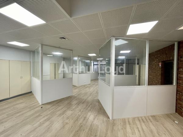 Bureaux à vendre Lomme - 230 m² lumineux avec visibilité exceptionnelle et patio privatif