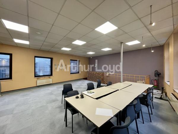 Bureaux à vendre Lomme - 230 m² lumineux avec visibilité exceptionnelle et patio privatif