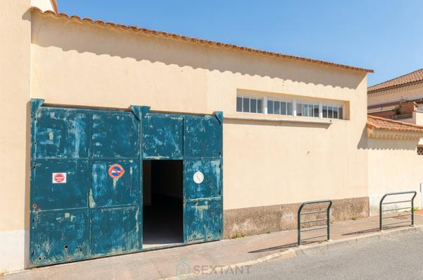 SAINT-CHAMAS – Hangar avec fort potentiel au cœur du village 100m² + 40m²