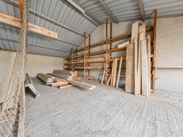 SAINT-CHAMAS – Hangar avec fort potentiel au cœur du village 100m² + 40m²
