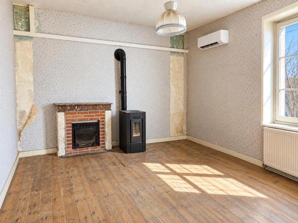 Maison de ville avec 2 appartements, grenier aménageable et petit extérieur – Aubusson (23200)