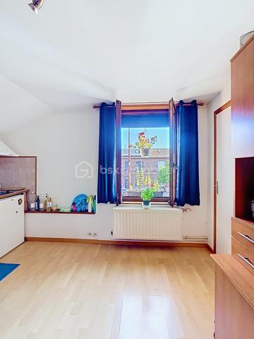 Immeuble de rapport comprenant  une maison de 140m² avec une cour de 25m², deux appartements T.2 de 38m² et 45m², un garage de 60m² . L'ensemble est vendu loué avec un revenu locatif annuel de 26160 €  tf 2519 et charges environ 5000€ Cet immeuble est proche de toutes les commodités (commerces, transports en commun, gare, axes autoroutiers) Aucun travaux à prévoir ! Très rare sur la ville d'ORCHIES ! N'hésitez pas à me contacter pour de plus amples informations.