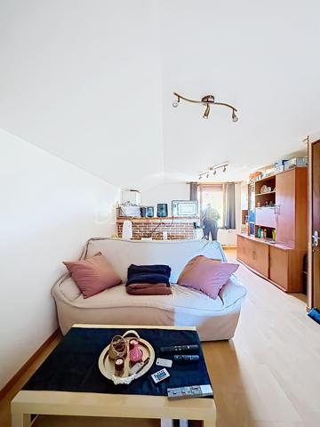 Immeuble de rapport comprenant  une maison de 140m² avec une cour de 25m², deux appartements T.2 de 38m² et 45m², un garage de 60m² . L'ensemble est vendu loué avec un revenu locatif annuel de 26160 €  tf 2519 et charges environ 5000€ Cet immeuble est proche de toutes les commodités (commerces, transports en commun, gare, axes autoroutiers) Aucun travaux à prévoir ! Très rare sur la ville d'ORCHIES ! N'hésitez pas à me contacter pour de plus amples informations.