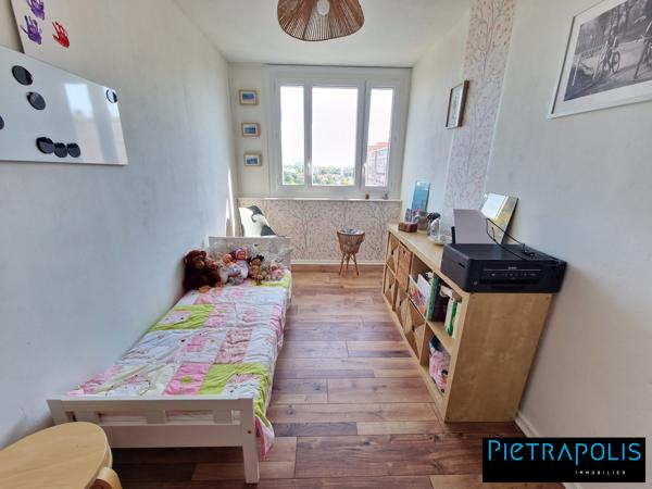 BRON, T4, PROCHE TOUTES COMMODITEES,VUE DEGAGEE