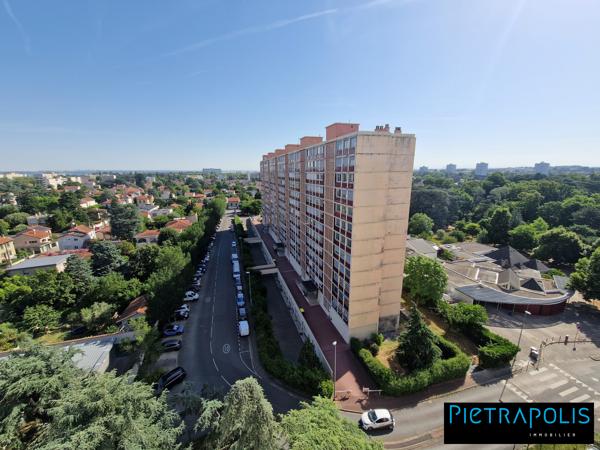 BRON, T4, PROCHE TOUTES COMMODITEES,VUE DEGAGEE