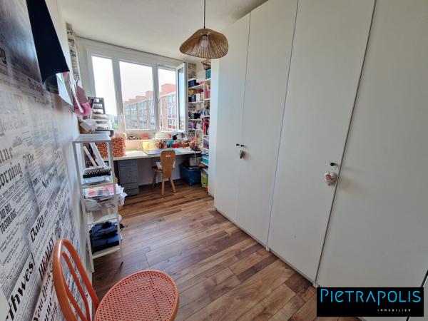 BRON, T4, PROCHE TOUTES COMMODITEES,VUE DEGAGEE