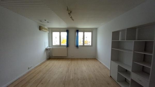 Local professionnel Royan 3 pièce(s) 66.24 m2
