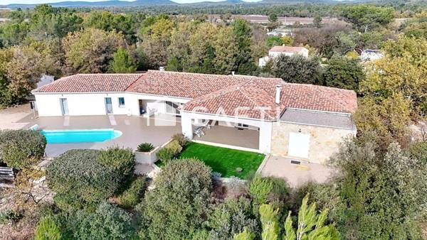 Villa T6 de 205 m² avec vue exceptionelle, une piscine et un garage de 50 m².