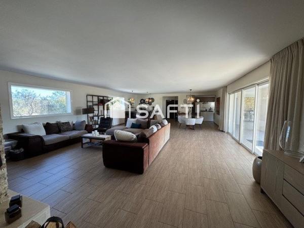 Villa T6 de 205 m² avec vue exceptionelle, une piscine et un garage de 50 m².