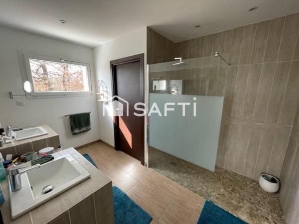 Villa T6 de 205 m² avec vue exceptionelle, une piscine et un garage de 50 m².