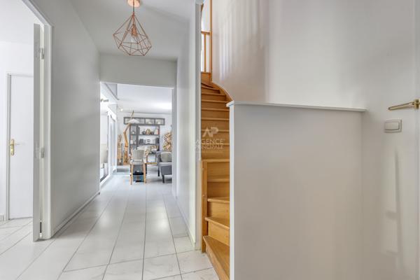 Maison Nanterre proche place de la Boule 6 pièces 130 m2 735 000 € **  - Référence  15436
