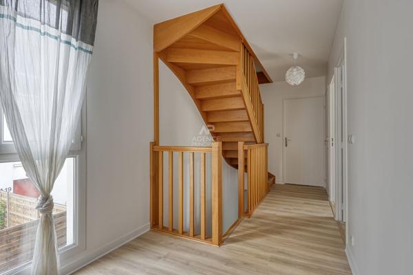 Maison Nanterre proche place de la Boule 6 pièces 130 m2 735 000 € **  - Référence  15436