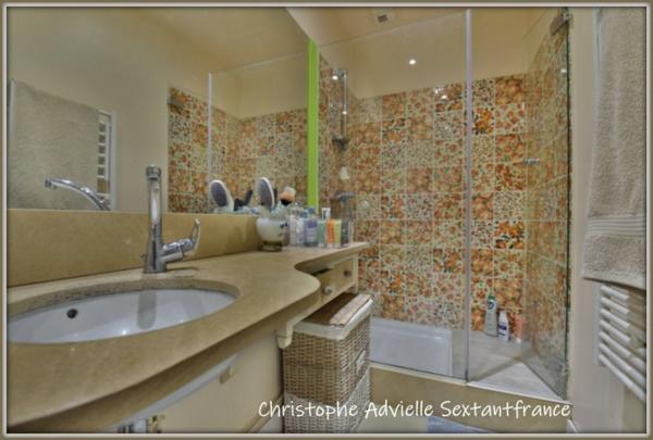 Bergerac centre, maison début XXème parfaitement rénovée, 2 chambres , 2 salles d'eau , grenier, dépendances