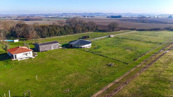 Maison 7 pièces sur propriété équestre de 2.3Ha