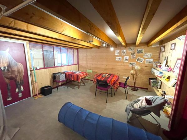 Maison 7 pièces sur propriété équestre de 2.3Ha