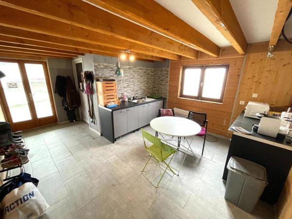 Maison 7 pièces sur propriété équestre de 2.3Ha
